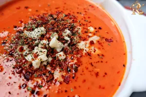Turecka zupa pomidorowa z mozzarellą. Domates Çorbası