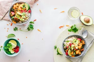 Catering dietetyczny z wyborem menu – czy możliwość zmiany dań eliminuje monotonię i zwiększa szansę na długotrwałe stosowanie diety?