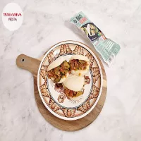 Leczo warzywne z kiełbasą w bułeczkach bao