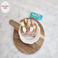 Ciasto gryczane z bananem, śliwką i wafelkami czekoladowymi