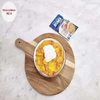 Zupa krem dyniowa z mozzarellą, papryką czerwoną marchewką, pietruszką, cebulą białą i ziemniakami