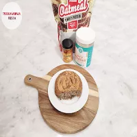 Ciasto owsiane z makiem, orzechami nerkowca, kremem orzechowym i keto MCT