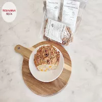 Bananowe ciasto jaglane z nasionami chia, ostropestem plamistym, orzechami włoskimi, gruszką i morelą