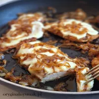 Kurczak z karmelizowaną cebulą i serem