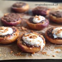 Brzoskwinie pieczone z amaretti i czekoladą