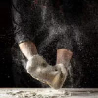 Pomysły na imprezowe przekąski z mąki do pizzy i sosu do pizzy