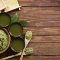 Hojicha vs Matcha – Co wybrać? Porównanie herbat i ich właściwości