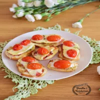 Czosnkowe grzanki z szynką  parmeńską, camembertem i tymiankiem