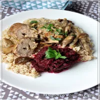 Roladki z polędwiczek wieprzowych w sosie z grzybów leśnych