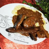 Wątroba wieprzowa w sosie własnym