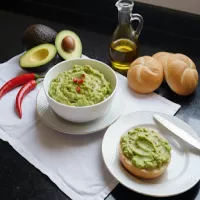Guacamole - pasta z awokado i chili