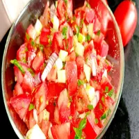 Marokańska sałatka z pomidora i ogórka (Salata dyal matisha u khiar)