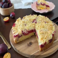 Ciasto ucierane ze śliwkami i dużą ilością kruszonki.