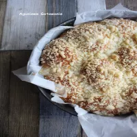 Drożdżowe bułeczki do odrywania z dżemem wiśniowym i kruszonką :)