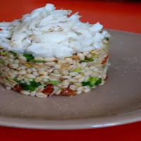 Miruna na parze na sałatce z kaszy pęczak