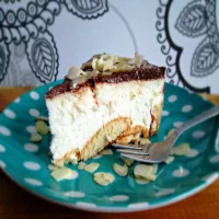 Sernik na zimno z czekoladą i migdałami