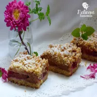 Ciasto ze śliwkami i cynamonową pianką