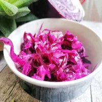 Surówka z czerwonej kapusty