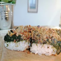 Cytrynowy kurczak pod szpinakiem i orzechami