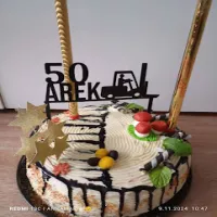 tort  z bezą kremem ananasowym :)