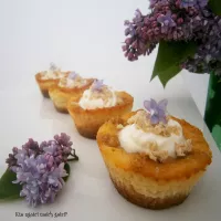 Mini serniczki chałwowe z bitą śmietaną