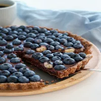 Tarta czekoladowo-kawowa z owocami bez pieczenia