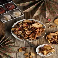 Cynamonowa granola z suszonymi jabłkami i żurawiną