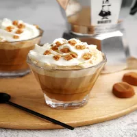 Kawa z likierem kokosowym, krówkowym, orzechowym