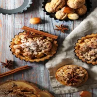 Mini szarlotki z orzechową kruszonką