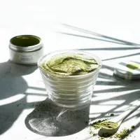 Kokosowo-bananowy shake z matchą