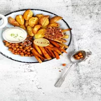 Pieczone warzywa z lekkim sosem czosnkowym