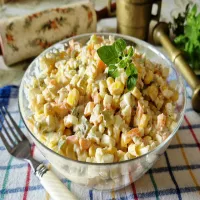 Szybka sałatka jarzynowa z warzyw z rosołu