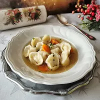 Rosół z pierożkami z mięsem