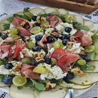 Sałatka z burratą i szynką parmeńską