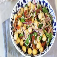 Sałatka z ciecierzycą