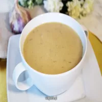 Aromatyczna zupa z pieczonego czosnku