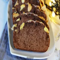 Piernik z jabłkami i lukrem