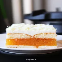 Brzoskwiniowe ciasto bez pieczenia na Sylwestra