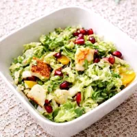 Sałatka z halloumi i brzoskwiniami