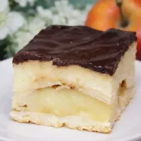 Ciasto z połówkami jabłek z budyniem