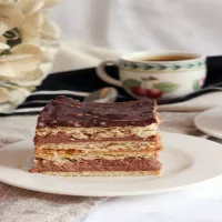 Ciasto bez pieczenia z masą kajmakową