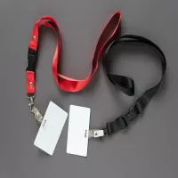 Smycze reklamowe, które wspierają employer branding w biurze