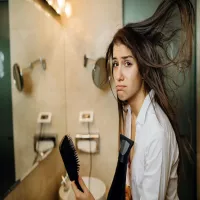 Masz zniszczone i osłabione włosy? Wprowadź te kosmetyki do codziennej pielęgnacji