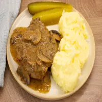 Karkówka w sosie pieczarkowym