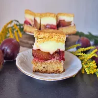 Kruche ciasto ze śliwkami i budyniem – jesienna rozkosz