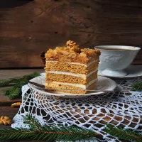 Orzechowy miodownik bez jajek mięciutki, puszysty i elegancki