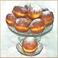 Puszyste pączki z płynną czekoladą