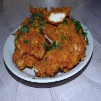 Chrupiący kurczak w płatkach kukurydzianych.