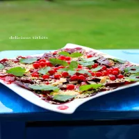 Carpaccio z buraków i sosem porzeczkowym