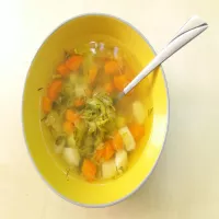 Wiosenna zupa ogórkowa